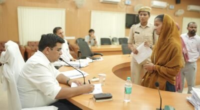 जनदर्शन में कलेक्टर ने सुनी आमजनों की समस्याएं, त्वरित निराकरण के दिए निर्देश
