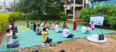 राष्ट्रीय स्वास्थ्य मिशन के अंतर्गत 5 दिवसीय योग शिविर का सफल आयोजन विश्व योग दिवस के अवसर पर शहरी आयुष्मान आरोग्य मंदिर पुलिस लाइन अंबिकापुर में हुआ योगाभ्यास अधिकारियों-कर्मचारियों ने बढ़-चढ़कर लिया हिस्सा