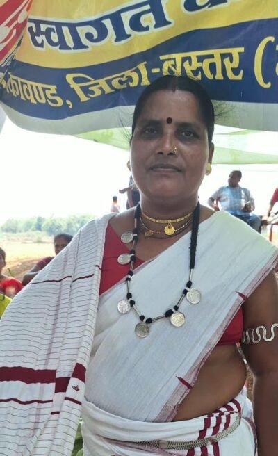लखपति दीदी की प्रेरक कहानीरू काष्ठकला शिल्पी इंदुमती ने बस्तर की कला को दिलाई नई पहचान   सुशासन तिहार 2026 में साझा की सफलता की कहानी, बिहान समूह के सहयोग से बनीं आत्मनिर्भर