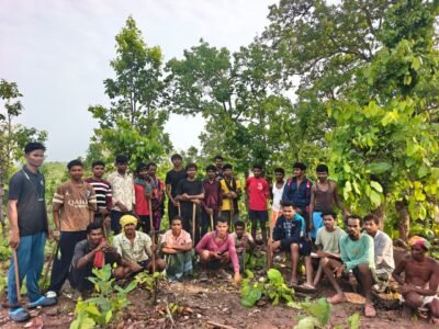 पर्यावरण संरक्षण की अनूठी मिसाल नेतानार में युवाओं ने श्रमदान कर हटाई जहाज लाटा घास, रोपे जाएंगे उपयोगी पौधे