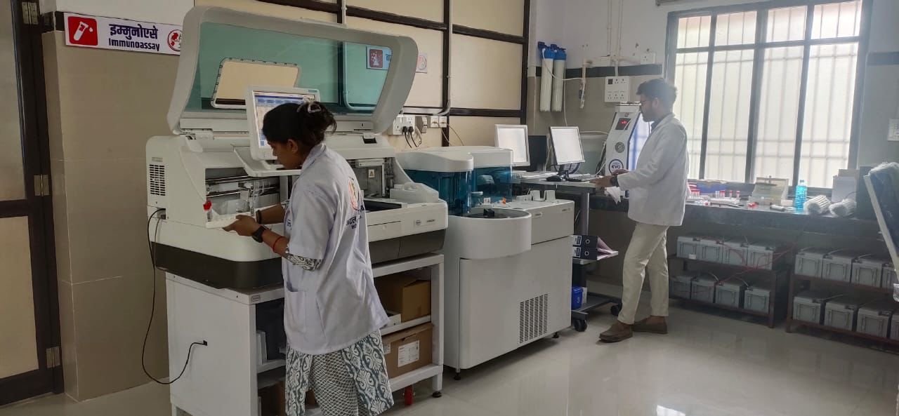 अटल आरोग्य लैब योजना के अंतर्गत जिला धमतरी में अत्याधुनिक प्रयोगशाला सेवा 