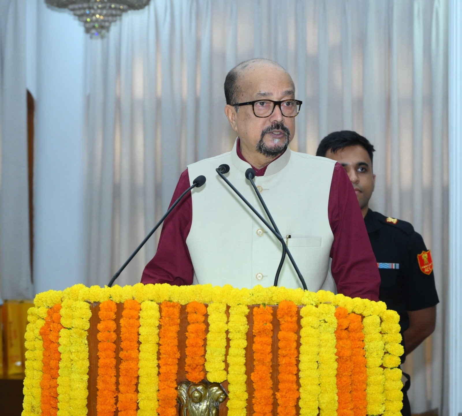 जीवन में ऐसा कार्य करें जिसमें केवल पाना नहीं, समाज को कुछ देना हो- राज्यपाल  रमेन डेका