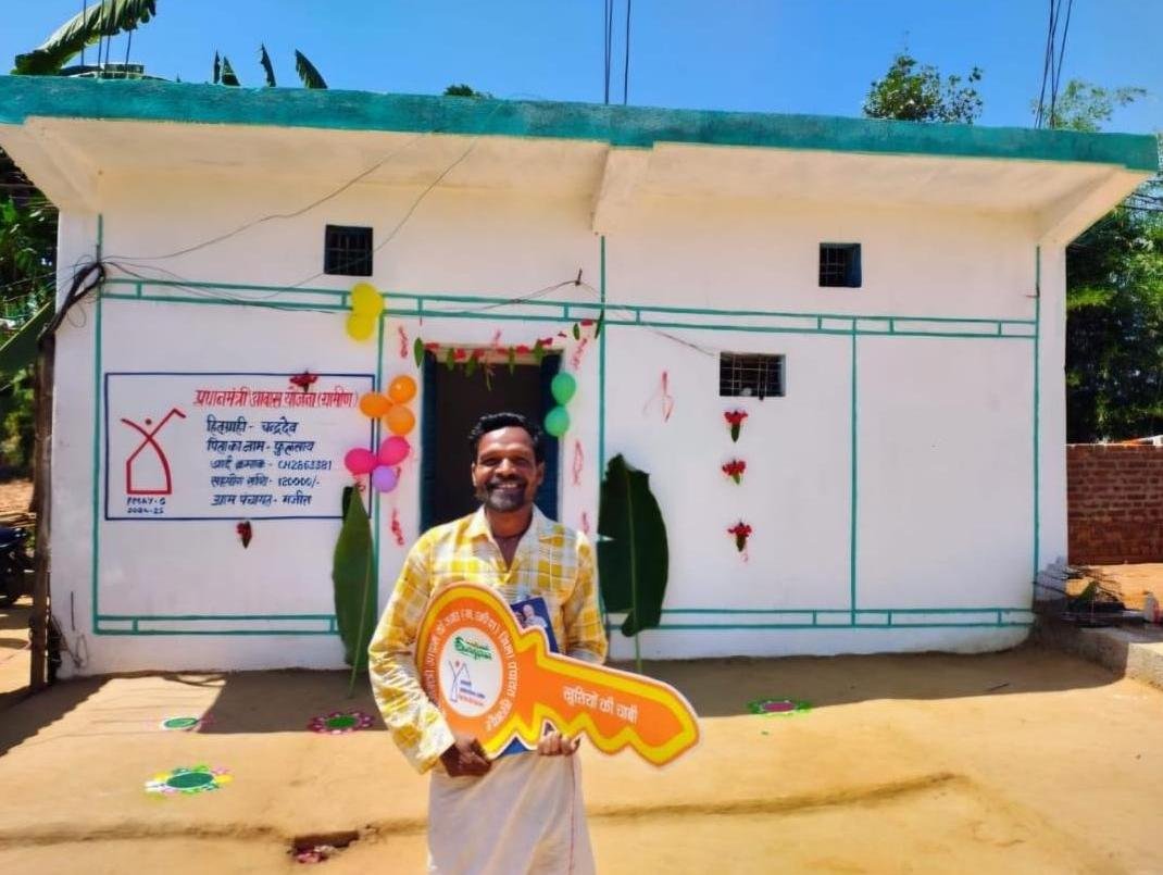 जब सपनों को मिला अपना पता: प्रधानमंत्री आवास योजना ने  चन्द्रदेव के जीवन में भरी खुशियों की नई रोशनी