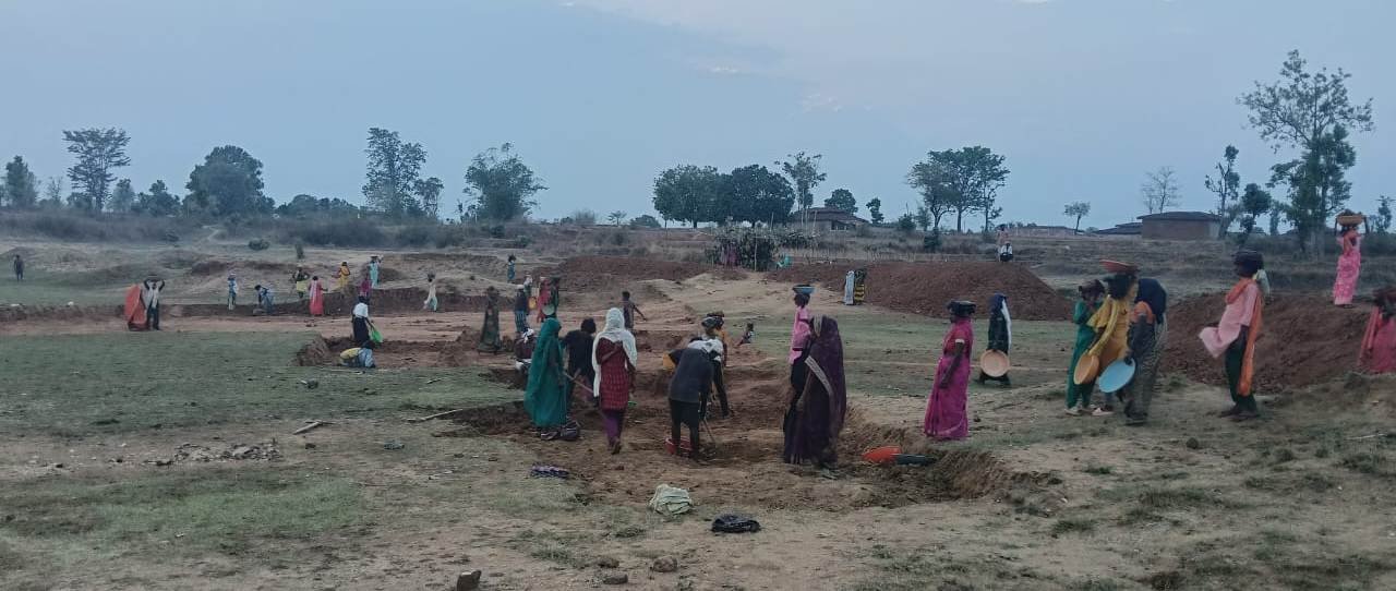 मोर गांव मोर पानी अभियान बना मिसाल: ‘नवा तरिया आय के जरिया’ से जल संरक्षण के साथ बढ़ रहा ग्रामीण रोजगार