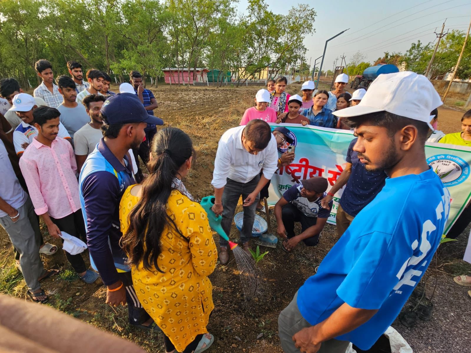विश्व पर्यावरण दिवस पर कृषि महाविद्यालय कुरूद में वृक्षारोपण एवं जनजागरूकता कार्यक्रम आयोजित