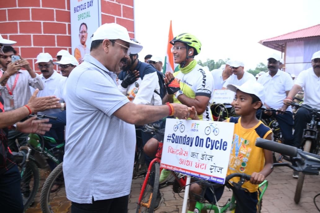 उप मुख्यमंत्री अरुण साव ने सायकल चलाकर फिट रहने और पर्यावरण संरक्षण का दिया संदेश