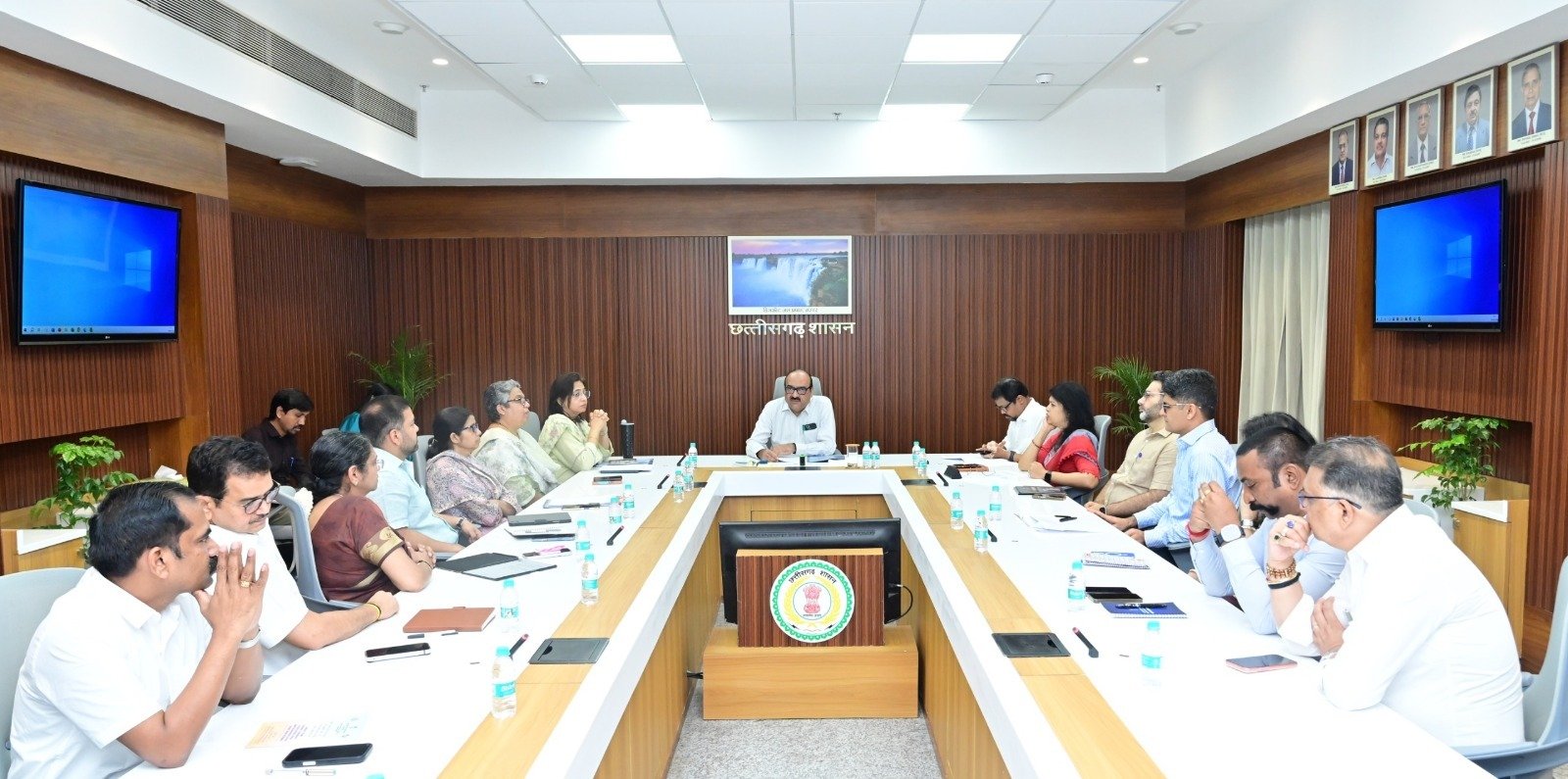 मुख्य सचिव ने विभागीय योजनाओं की प्रगति की समीक्षा की