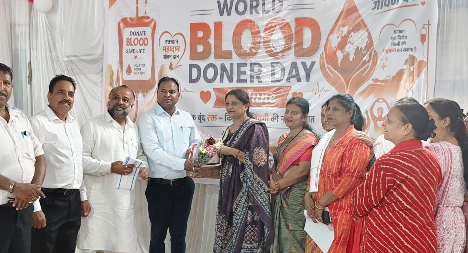 विश्व रक्तदान दिवस पर बलरामपुर में रक्तदान का उत्साह, 19 लोगों ने किया स्वैच्छिक रक्तदान
