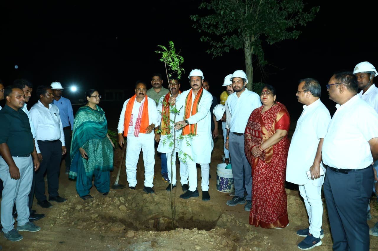 तारसगांव में निर्माणाधीन मेडिकल कॉलेज का स्वास्थ्य मंत्री श्याम बिहारी जायसवाल ने किया निरीक्षण