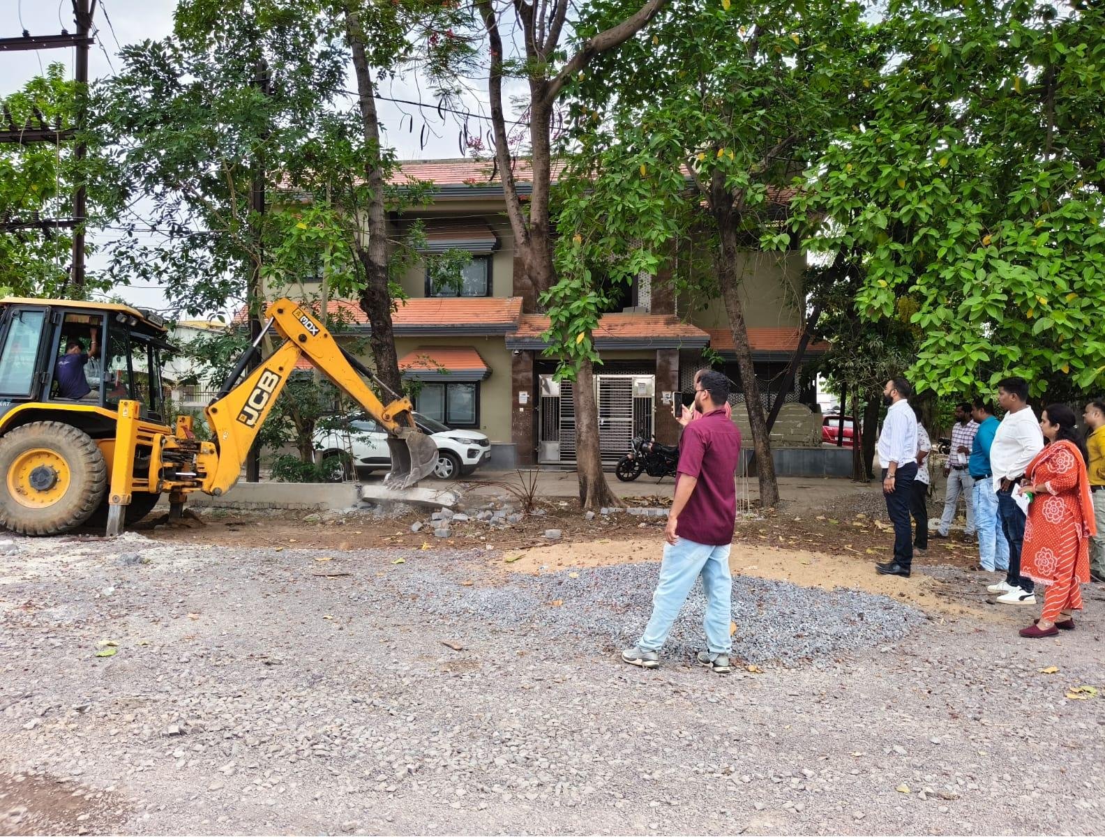 सेजबहार फेस-1 कॉलोनी की भूमि से गृह निर्माण एवं अधोसंरचना विकास मंडल ने हटाया अतिक्रमण