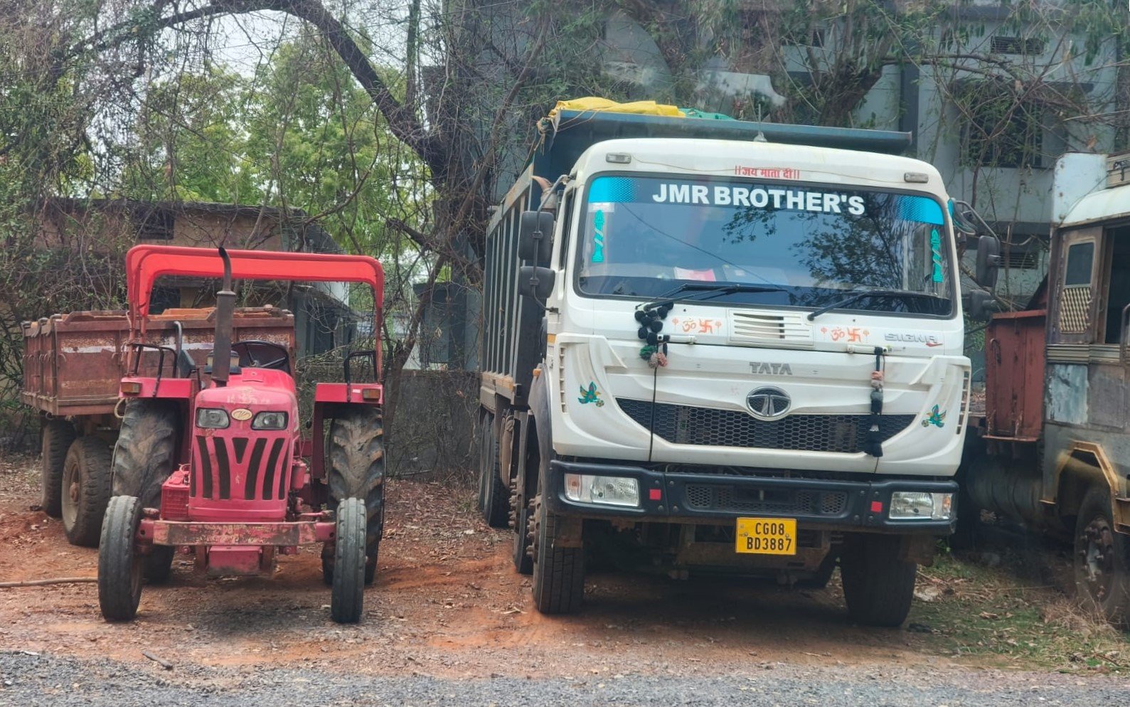 अवैध उत्खनन पर सख्त एक्शन, बालोद में रेत और मिट्टी का अवैध परिवहन करते 3 वाहन जब्त