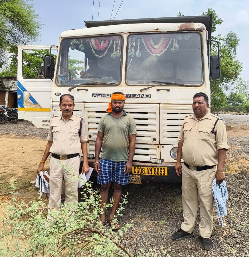 खनिज विभाग की कार्रवाई   चूना पत्थर (गिट्टी) का अवैध परिवहन करने पर 2 वाहन को जप्त