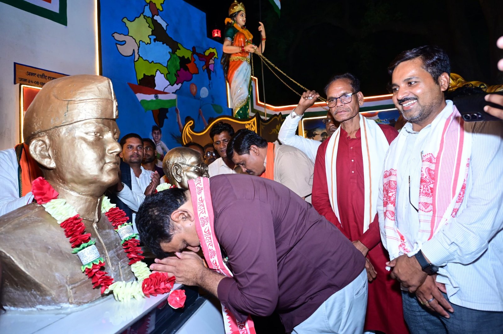 उप मुख्यमंत्री  विजय शर्मा ने भारत माता की प्रतिमा एवं भव्य शहीद स्मारक का किया लोकार्पण