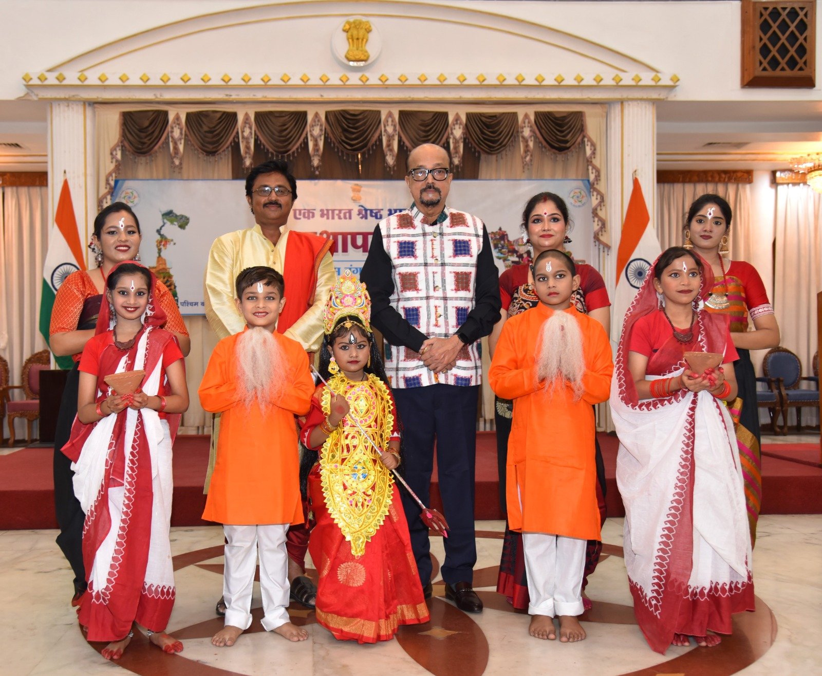 जब हम एक-दूसरे की भाषा, कला और संस्कृति से एकाकार होते है तो राष्ट्र की एकता और अखंडता और मजबूत होती है – राज्यपाल डेका