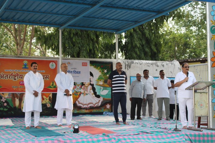 छत्तीसगढ़ प्रदेश की 33 जेलों में हज़ारों कैदियों द्वारा हर्षोल्लास से अंतर्राष्ट्रीय योग दिवस मनाया गया