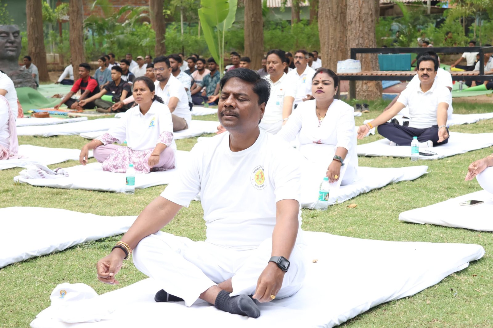 कोटमहर गार्डन में उत्साहपूर्वक मनाया गया 12वां अंतरराष्ट्रीय योग दिवस 0 वन मंत्री केदार कश्यप ने किया योगाभ्यास, स्वस्थ जीवन के लिए नियमित योग अपनाने का दिया संदेश