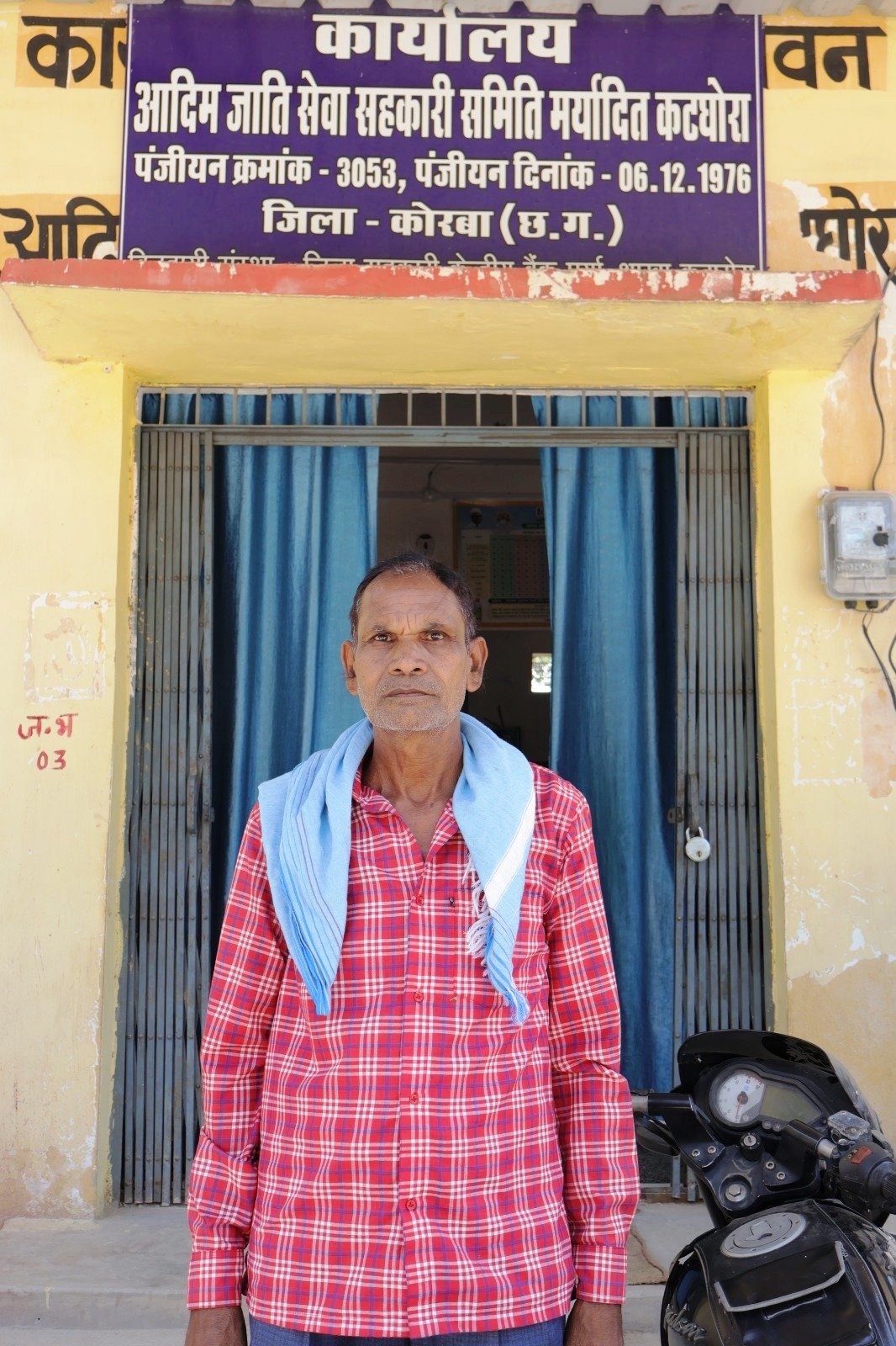 सुगम व्यवस्था और पर्याप्त उपलब्धता से किसान प्रसन्न  समय पर मिल रही कृषि आदान सामग्री