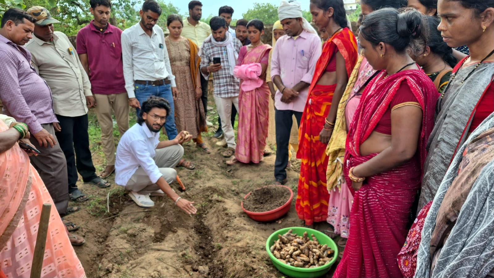 नगरी में हल्दी की वैज्ञानिक खेती को मिलेगा नया आयाम  250 किसानों ने खरीदे 10 टन गुणवत्तायुक्त बीज, 250 टन उत्पादन का लक्ष्य
