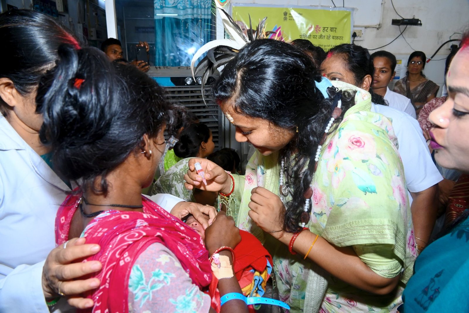 अबूझमाड़ से गूंजा स्वस्थ भारत का संकल्प: राष्ट्रीय पल्स पोलियो अभियान का शुभारंभ, मंत्री लक्ष्मी राजवाड़े ने बच्चों को पिलाई पोलियो रोधी खुराक