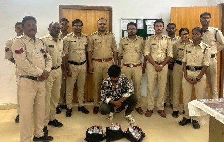 पीपरछेड़ी में आबकारी विभाग की बड़ी कार्रवाई, 52 पाव अवैध देशी शराब जब्त; एक आरोपी गिरफ्ता