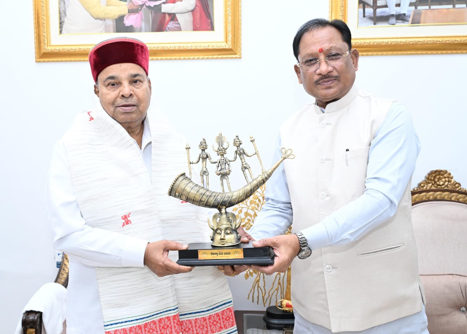 मुख्यमंत्री  विष्णुदेव साय से कर्नाटक के राज्यपाल श्री थावरचंद गहलोत ने की सौजन्य भेंट