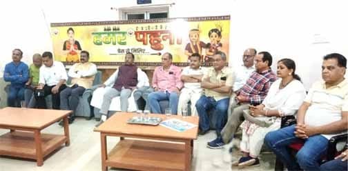 रायपुर प्रेस क्लब का आम महोत्सव, कृषि मंत्री रामविचार नेताम बोले— “आम हर किसी का खास है”