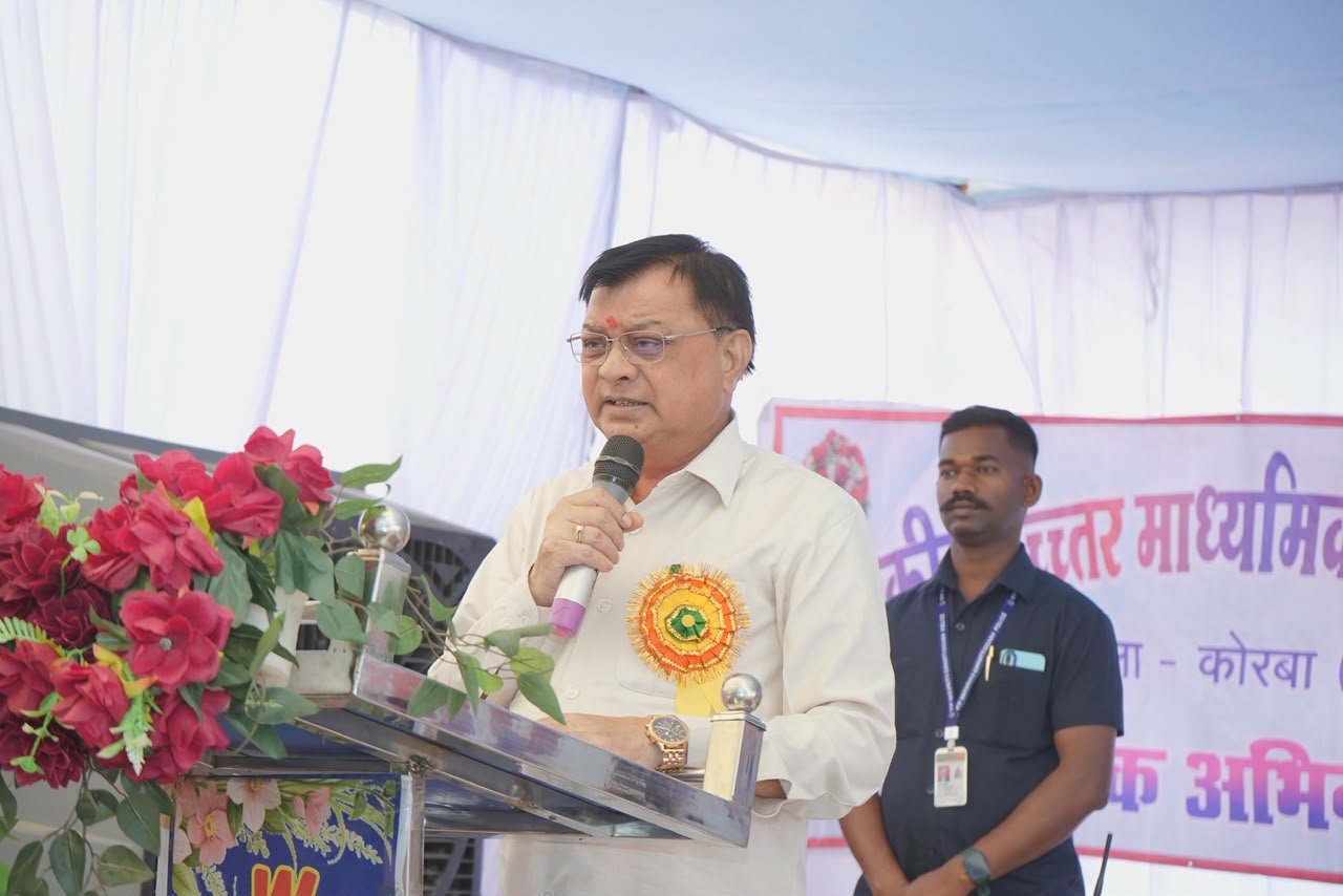 शिक्षा से बड़ा कोई धन नहीं, लक्ष्य निर्धारित कर मेहनत करें विद्यार्थी: मंत्री लखन लाल देवांगन