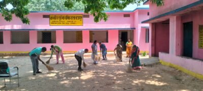 स्कूल खुलने से पहले जिले में चलाया जा रहा शाला स्वच्छता श्रमदान अभियान