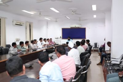 कलेक्टर  रोहित व्यास ने प्रधानमंत्री सूर्य घर मुफ्त बिजली योजना की प्रगति की समीक्षा की योजना के प्रभावी क्रियान्वयन के लिए बेहतर समन्वय स्थापित कर कार्य में तेजी लाने के निर्देश