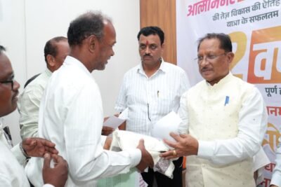 प्रधानमंत्री नरेंद्र मोदी के 12 वर्ष का कार्यकाल ऐतिहासिक, देश ने हर क्षेत्र में किया अभूतपूर्व विकास रू मुख्यमंत्री विष्णुदेव साय मुख्यमंत्री ने विभिन्न समाज के वरिष्ठ प्रतिनिधियों को किया सम्मानित स्वच्छ भारत, जनधन, आवास, बिजली और बुनियादी सुविधाओं ने करोड़ों लोगों के जीवन में लाया सकारात्मक बदलाव