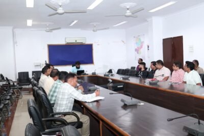 कलेक्टर  रोहित व्यास ने प्रधानमंत्री सूर्य घर मुफ्त बिजली योजना की प्रगति की समीक्षा की योजना के प्रभावी क्रियान्वयन के लिए बेहतर समन्वय स्थापित कर कार्य में तेजी लाने के निर्देश
