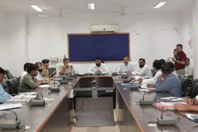 कलेक्टर  रोहित व्यास की अध्यक्षता में एनकार्ड समिति की हुई बैठक नशे के विरूद्ध कड़ी कार्रवाई और व्यापक जनजागरूकता के निर्देश