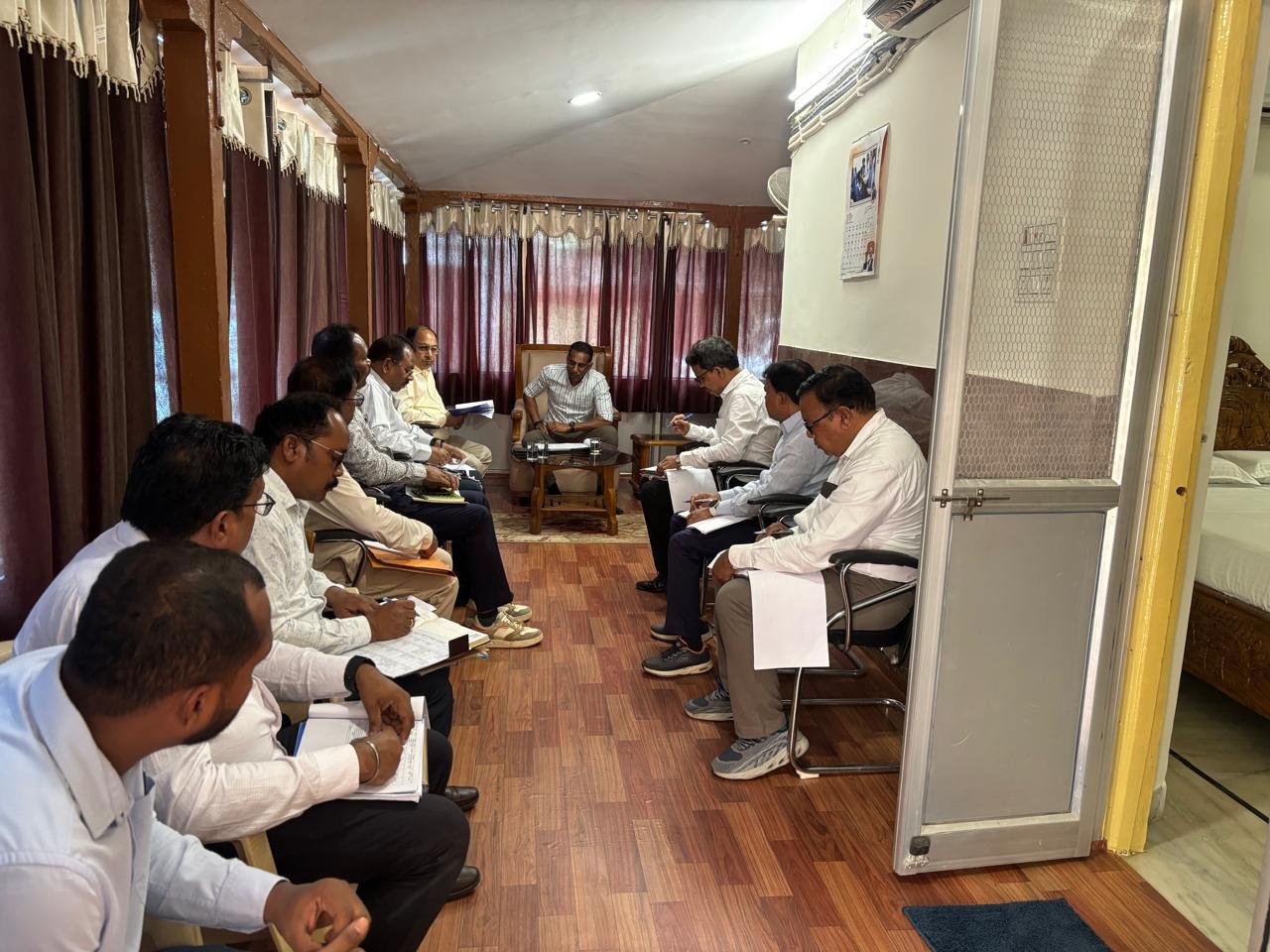 लोक निर्माण विभाग के सचिव  मुकेश बंसल ने जशपुर के सड़क निर्माण कार्यों का किया निरीक्षण