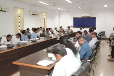 सड़क सुरक्षा सर्वाेच्च प्राथमिकता, नियमों के उल्लंघन पर होगी सख्त कार्रवाई रू कलेक्टर  रोहित व्यास कलेक्टर  रोहित व्यास की अध्यक्षता में जिला सड़क सुरक्षा समिति की हुई बैठक