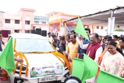 ड्रोन पायलट प्रशिक्षण हेतु महिला कृषकों का दल जशपुर से रायपुर रवाना मुख्यमंत्री  विष्णु देव साय ने दिखाई हरी झंडी महिला किसानों के सशक्तिकरण की ओर नया कदम रू ड्रोन दीदी अभियान