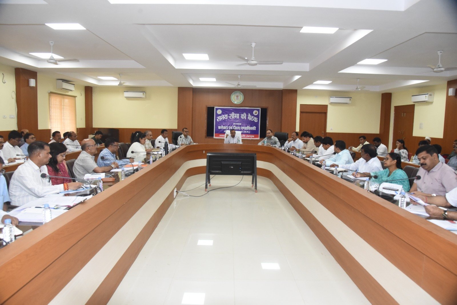 सुशासन तिहार के आवेदनों का प्राथमिकता और गुणवत्तापूर्ण करें निराकरण, अपूर्ण निराकरण पर अधिकारियों को जारी करें नोटिस – कलेक्टर अजीत वसंत