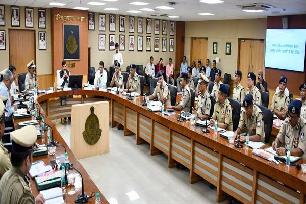 नागरिकों की सुरक्षा और कानून व्यवस्था के प्रति विश्वास बनाए रखना पुलिस का पहला कर्तव्य : मुख्यमंत्री डॉ. यादव
