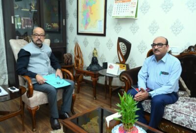 राज्यपाल  रमेन डेका से मुख्य सचिव ने सौजन्य भेंट की