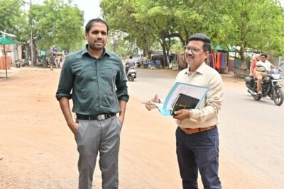 यातायात सुविधा और नागरिक मनोरंजन को मिलेगा नया आयाम, कलेक्टर ने लिया जायजा धमतरी के समग्र शहरी विकास की दिशा में महत्वपूर्ण कदम, फोरलेन सड़क एवं चौपाटी कार्यों का निरीक्षण