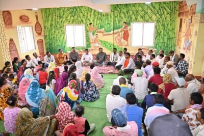 जनजातीय क्षेत्रों में विकास की नई इबारत लिख रहे बहुद्देश्यीय केंद्र, ग्राम मड़वा पथरा में कलेक्टर ने लिया व्यवस्थाओं का जायजा ग्रामीणों से संवाद कर जानी समस्याएं, अटल सेवा केंद्र स्थापना और आजीविका संवर्धन पर दिया विशेष जोर