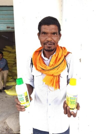 नैनो उर्वरकों से खेती बन रही अधिक लाभकारी, किसान अपना रहे ‘कम लागत, अधिक मुनाफा’ का मॉडल  नैनो यूरिया और नैनो डीएपी के उपयोग से बढ़ रही उत्पादन क्षमता, मिट्टी की सेहत को भी मिल रहा संरक्षण