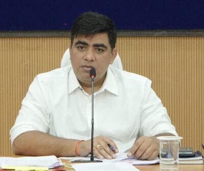 शिक्षा व्यवस्था को अधिक सुदृढ़ एवं गुणवत्तापूर्ण बनाने कलेक्टर ने ली शिक्षा विभाग की  समीक्षा बैठक पूर्ण पारदर्शिता के साथ मेरिट के आधार पर शिक्षकों की भर्ती प्रक्रिया संपन्न कराने  अधिकारियों को किया निर्देशित