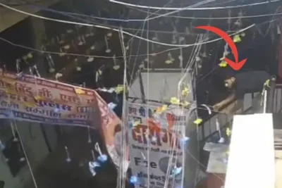 सबसे पहले खान सर के स्टाफ ने फाड़ा था रौशन आनंद की कोचिंग का पोस्टर? नये वीडियो से पूरे विवाद का खुलासा