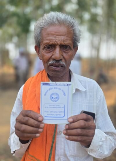 सुशासन तिहारः अन्नदाताओं को मिली आर्थिक आजादी, लटोरी के किसान निर्मल राम का बना केसीसी कार्ड महंगे निजी खाद-बीज से मिली मुक्ति, अब सीधे सहकारी समिति से मिलेगा कृषि ऋण और आवश्यक सामग्री