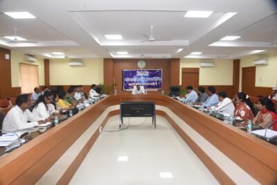 कलेक्टर अजीत वसंत ने ली विद्युत विभाग की समीक्षा बैठक बारिश के मौसम में निर्बाध बिजली आपूर्ति सुनिश्चित करें, शिकायतों का करें त्वरित निराकरण रू कलेक्टर श्री वसंत