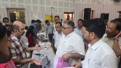 संभागस्तरीय रोजगार मेले में उमड़ा युवाओं का उत्साह, 14 निजी कंपनियों ने 2370 पदों पर की भर्ती प्रक्रिया लगभग 200 युवाओं का अंतिम चयन, शेष अभ्यर्थियों की चयन प्रक्रिया एक सप्ताह में होगी पूर्ण