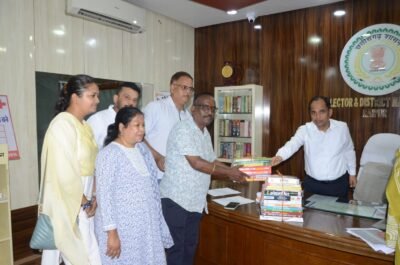 स्मृति पुस्तकालय योजना   राजस्व पटवारी संघ ने दान की  प्रतियोगी परीक्षा की पुस्तकें
