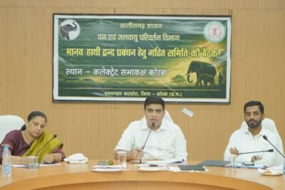 मानव-हाथी द्वंद्व की रोकथाम के लिए समन्वित कार्ययोजना पर जोर रिहायशी क्षेत्रों से हाथियों को दूर रखने वन विभाग की टीमें रहें सतर्क: कलेक्टर मुआवजा प्रकरणों के त्वरित निराकरण के लिए ऑनलाइन सॉफ्टवेयर विकसित करने के दिए निर्देश
