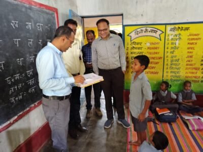 कलेक्टर अजीत वसंत ने लुण्ड्रा विकासखण्ड का किया दौरा स्वास्थ्य केंद्रों, आंगनबाड़ी केंद्र, आश्रम-छात्रावास, विद्यालयों सहित विभिन्न निर्माण कार्यों का निरीक्षण कर दिए आवश्यक निर्देश
