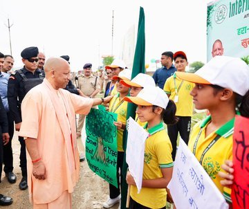 पूरे यूपी में आज लगेंगे 35 करोड़ पौधे, गोरखपुर से CM योगी ने हरियाली अभियान का किया शुभारंभ